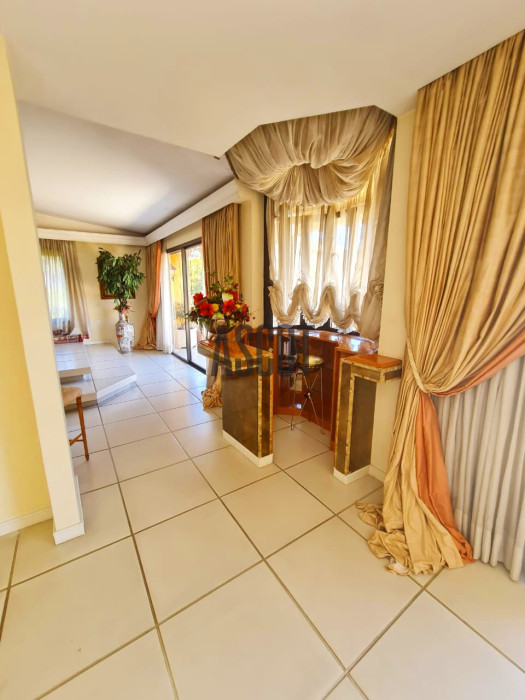 Roof apartment in Broumana with open view