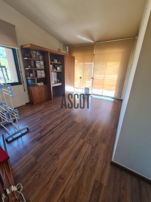 Roof apartment in Broumana with open view