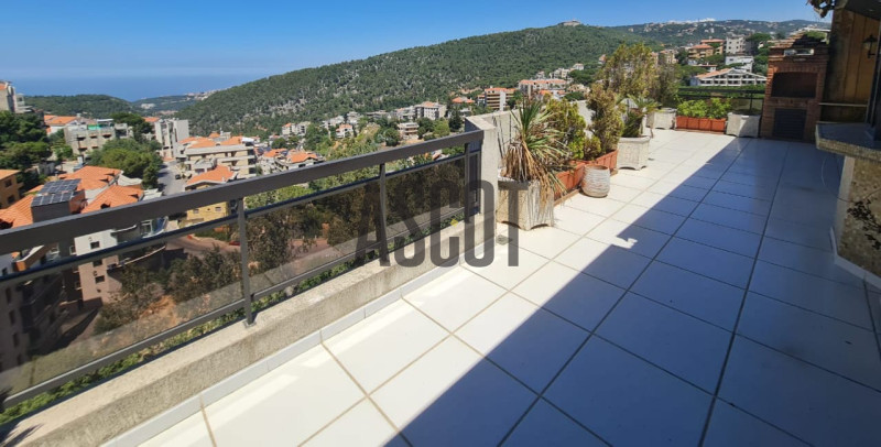 Roof apartment in Broumana with open view