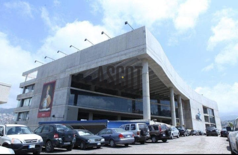 Exceptional showroom on the main road in Yarze