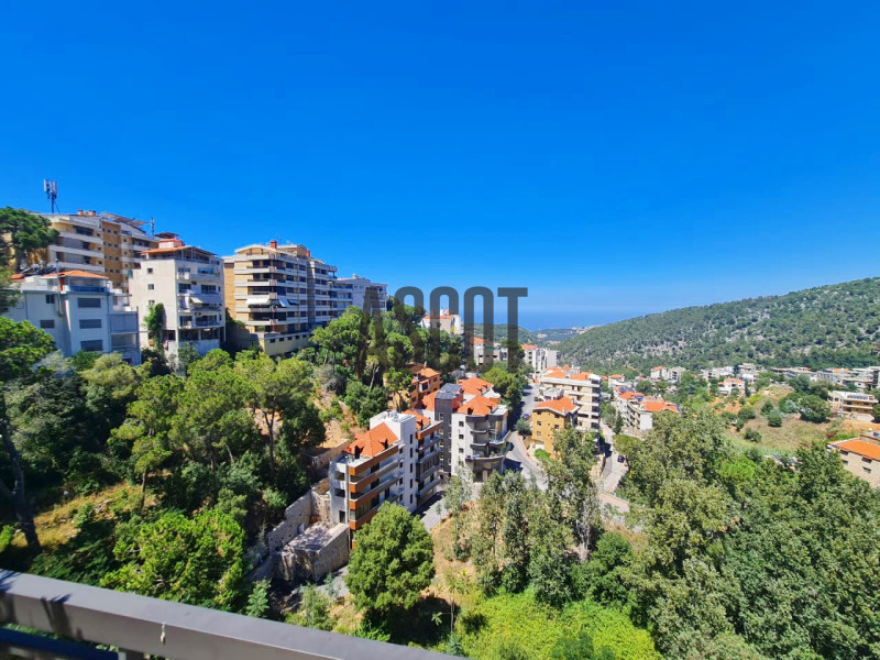 Roof apartment in Broumana with open view