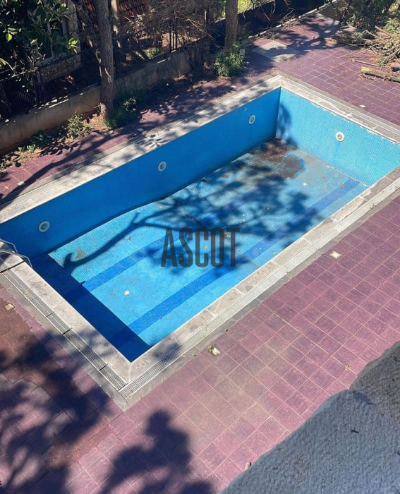 Exceptional land with villa for sale in Rabieh