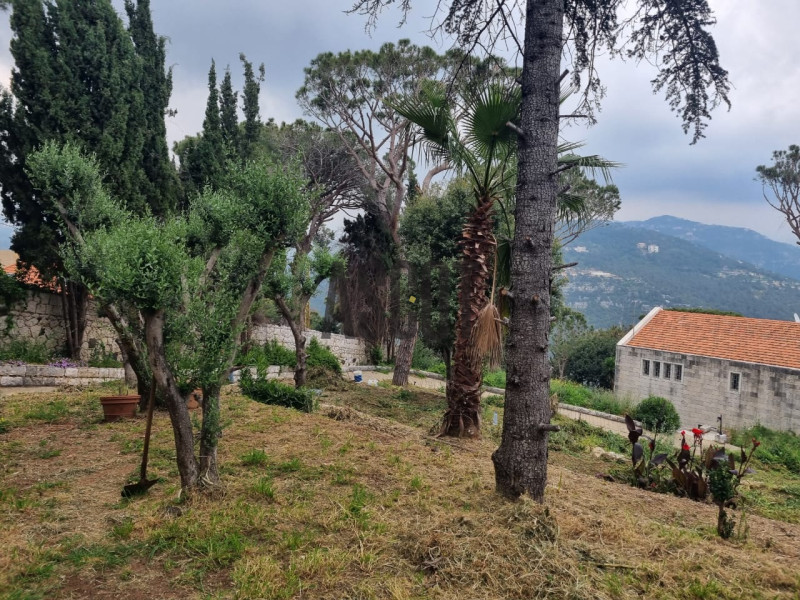 Big land with Villa for sale in Beit Mery