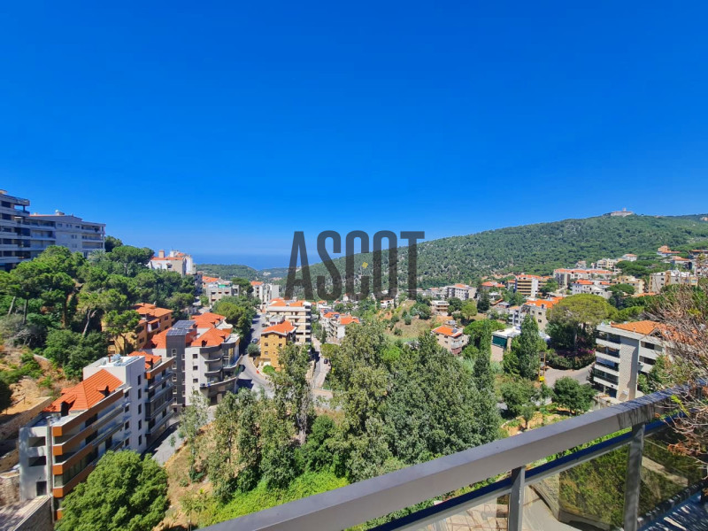 Roof apartment in Broumana with open view