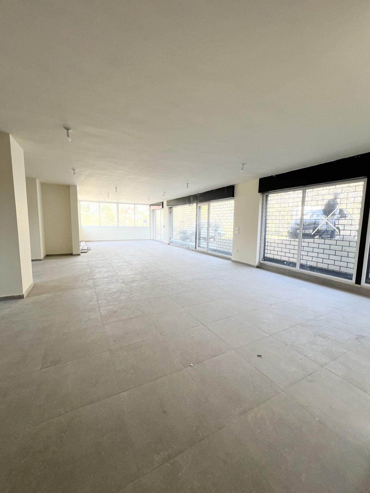 Spacious Shop For Rent In Hboub
