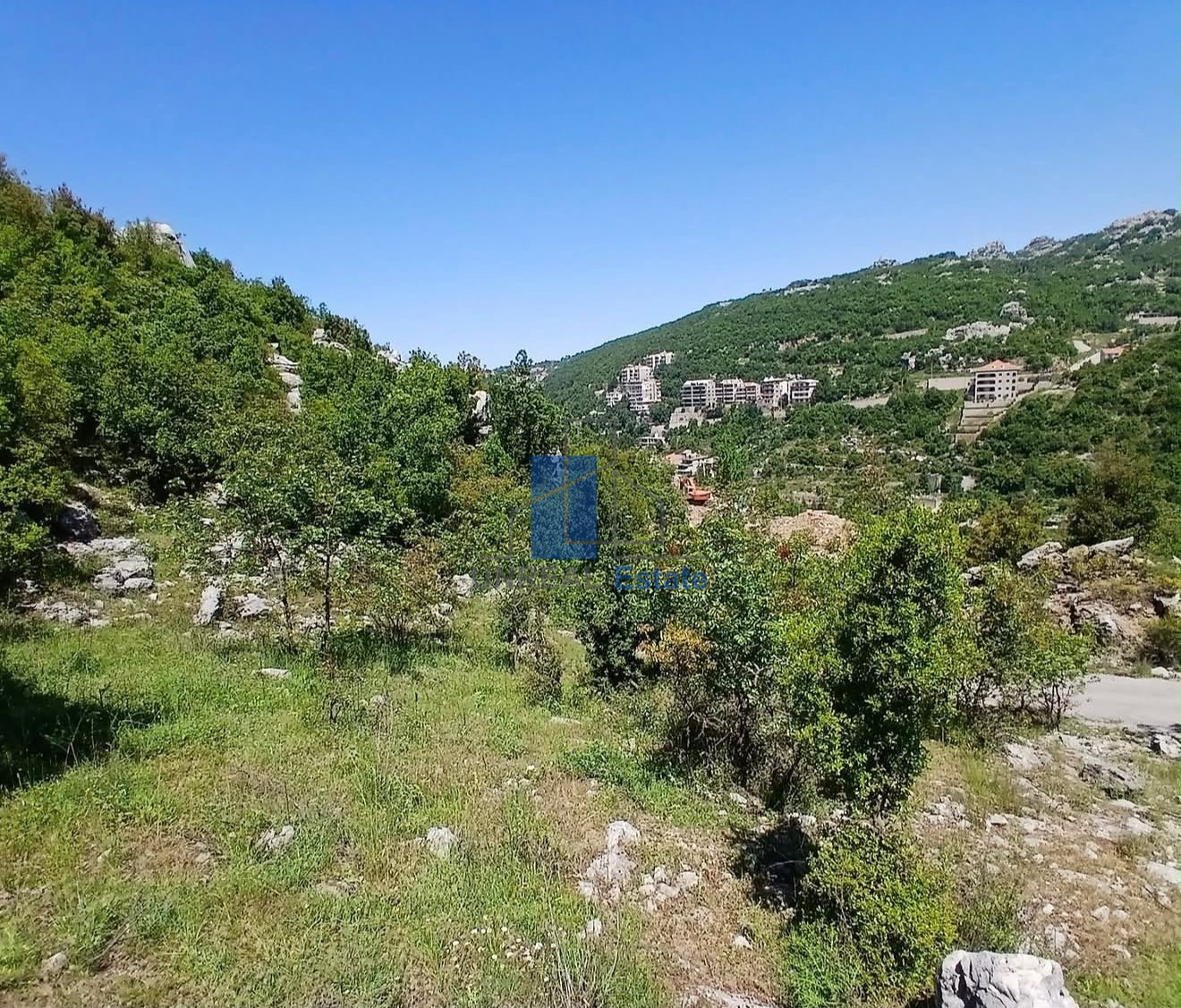 Land for sale in Achkout
