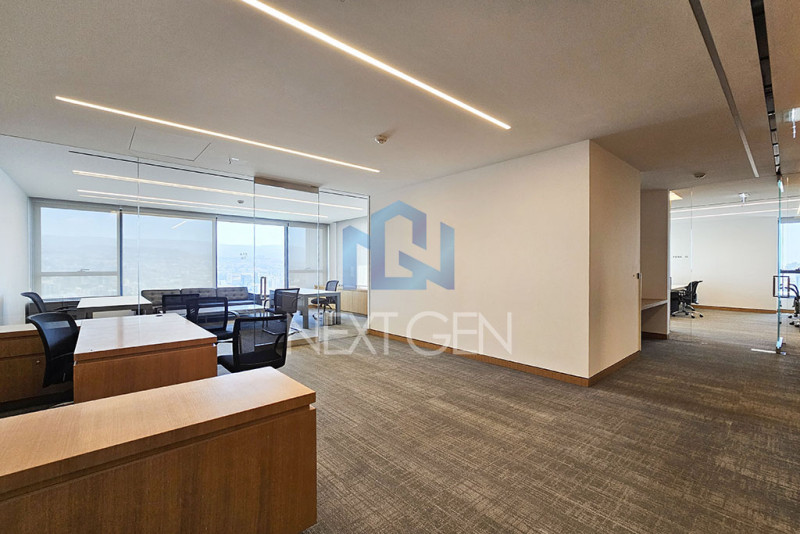 Office for rent in Adlieh
