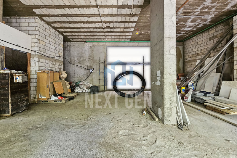 Retail For Rent in Downtown 