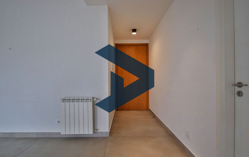 Prime Location I Unfurnished Apartment I Walking distance to restaurants 