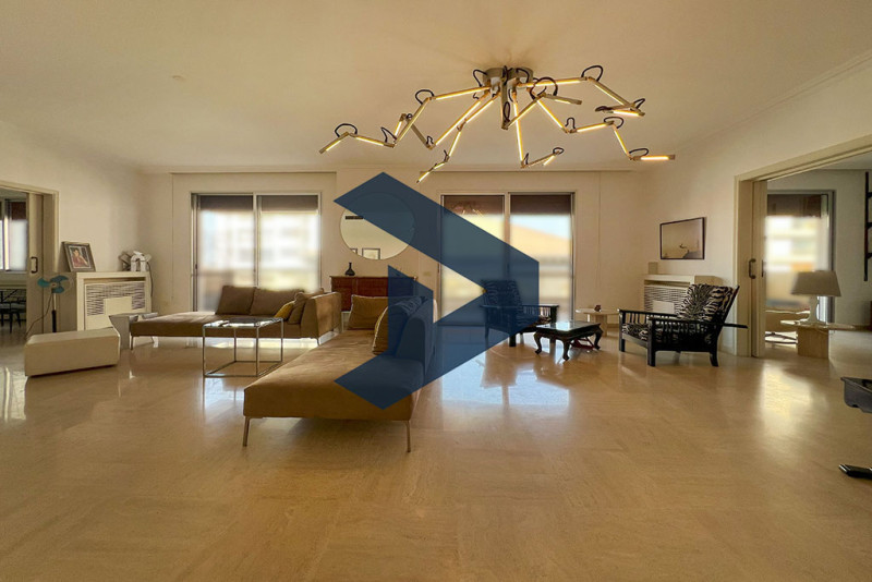 Vintage Apartment | High Ceiling | Prime location 
