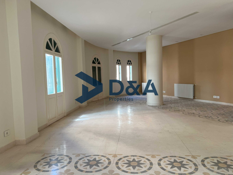 Vintage Apartment | High Ceiling | Prime location 
