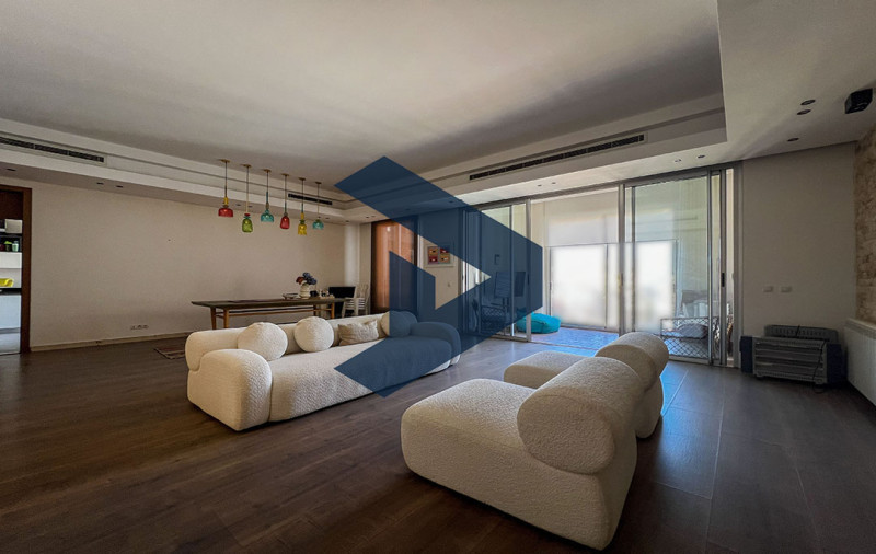 High Ceiling | Luminous | Prime Location 