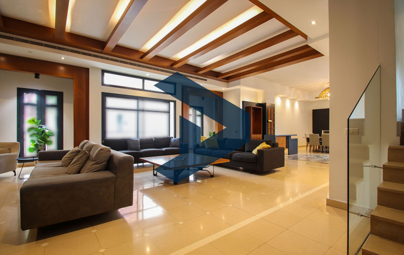  High ceiling | Naturally lit | Open Space | Hight End finish