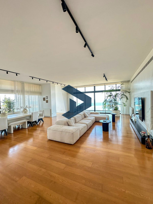 Modern luxury | High Floor | Stunning Design
