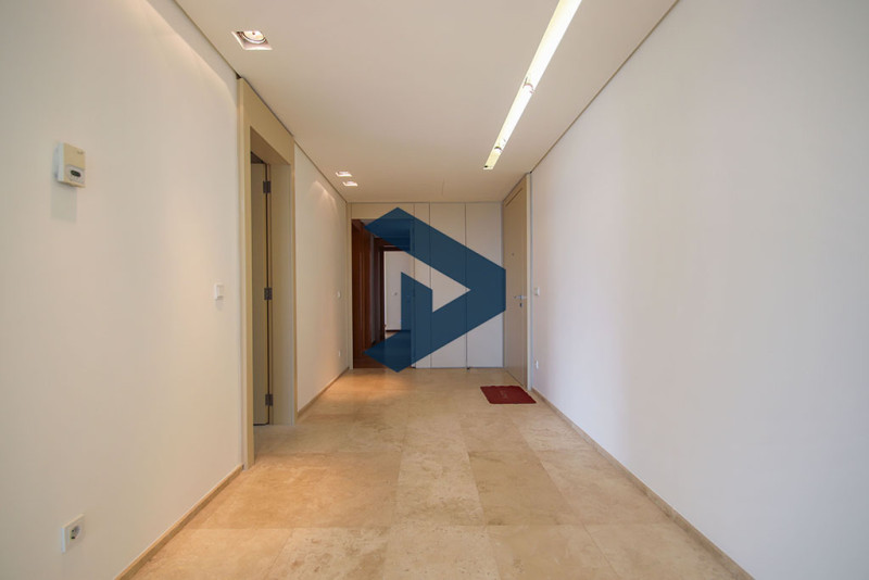 Prestigious  | High floor with Sea View | Gym and Pool 