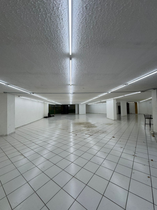 700m warehouse / showroom for rent in prime Mtayleb