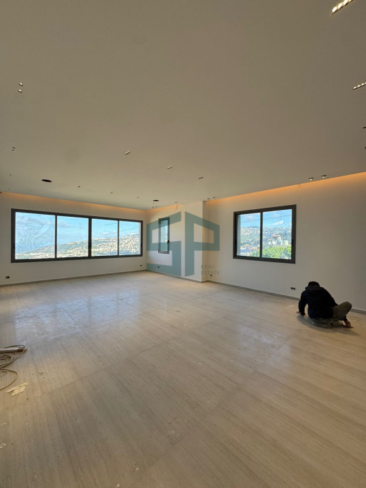 High- End duplex + terrace with open view 