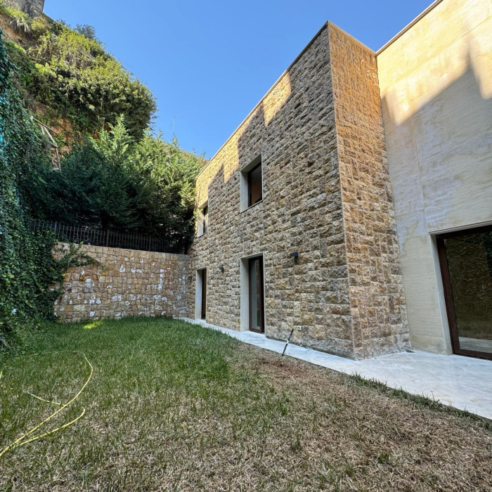 Luxurious Townhouse In Yarzeh