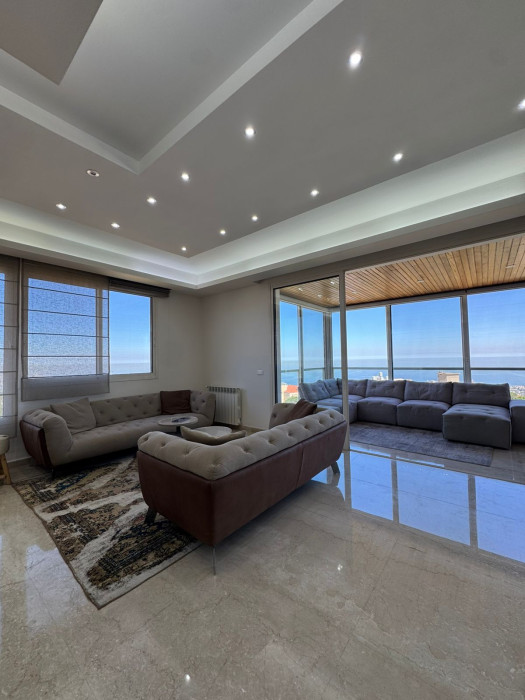 350m duplex + 150m terrace overlooking sea & mountain view 