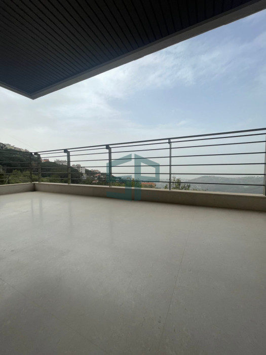 Exceptional apartment overlooking the city of kornet el hamra