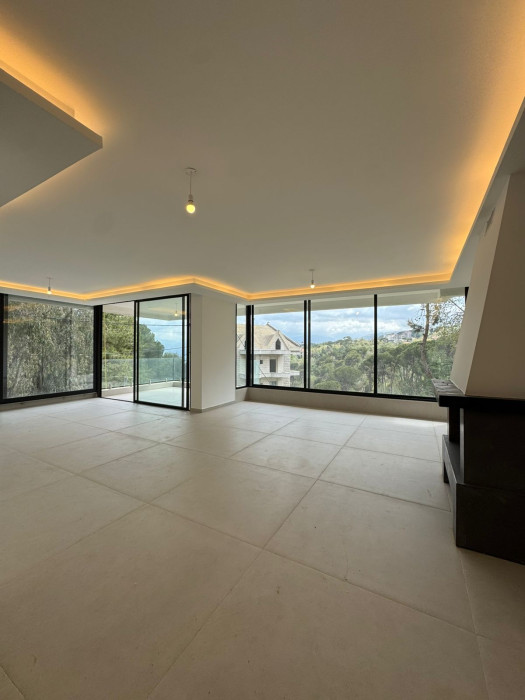 APARTMENT + TERRACE FOR SALE IN NAAS
