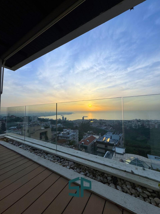SEA VIEW VINTAGE APARTMENT IN RABIEH