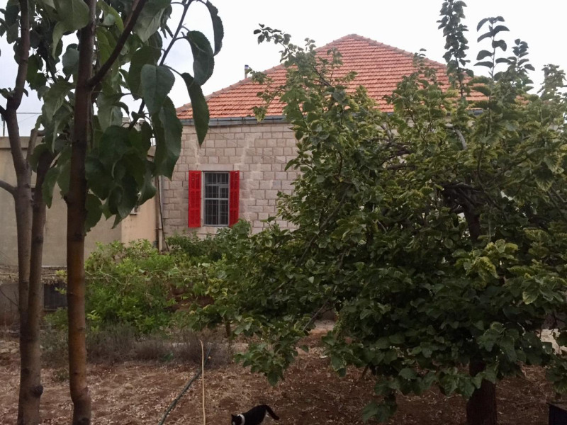 1000m land + 300m traditional house for sale in prime cornet chehwan 