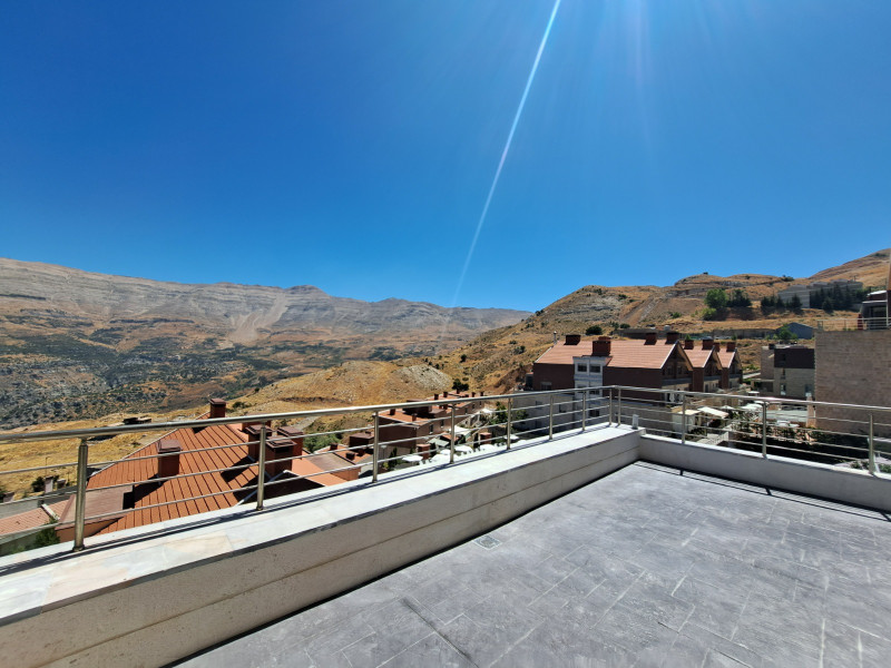 130m Chalet + 45m terrace for rent in Zaarour
