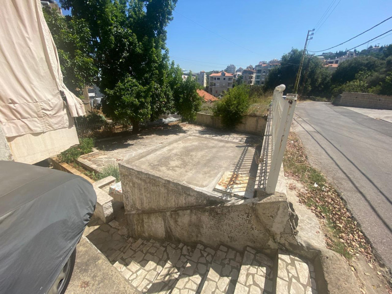 738m land for sale in Beit El Kiko