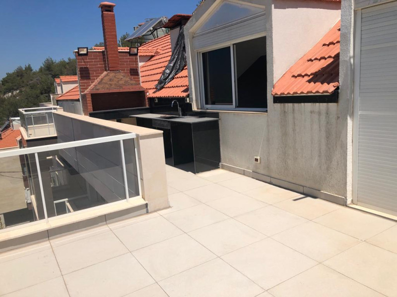 open view rooftop for rent in Rabweh