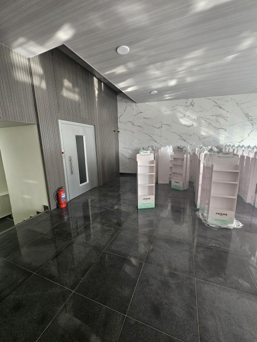 1000M commercial warehouse for rent