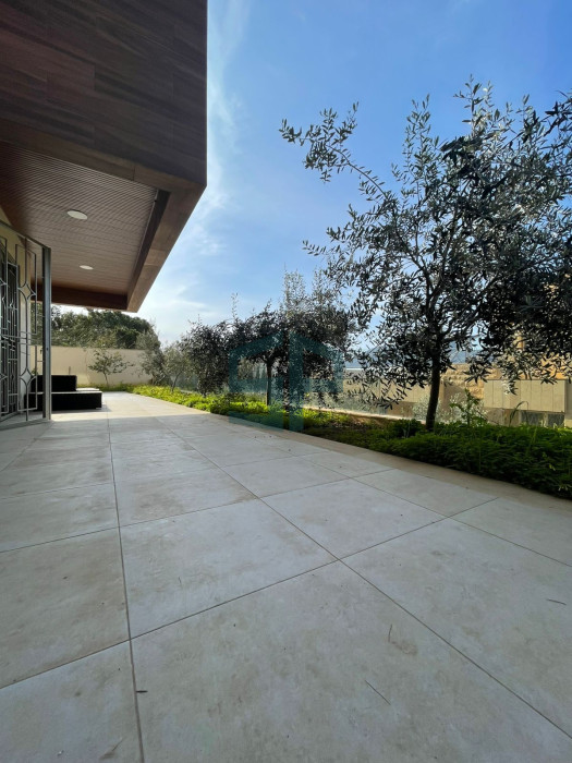 Spacious apartment with terrace in cornet chehwan